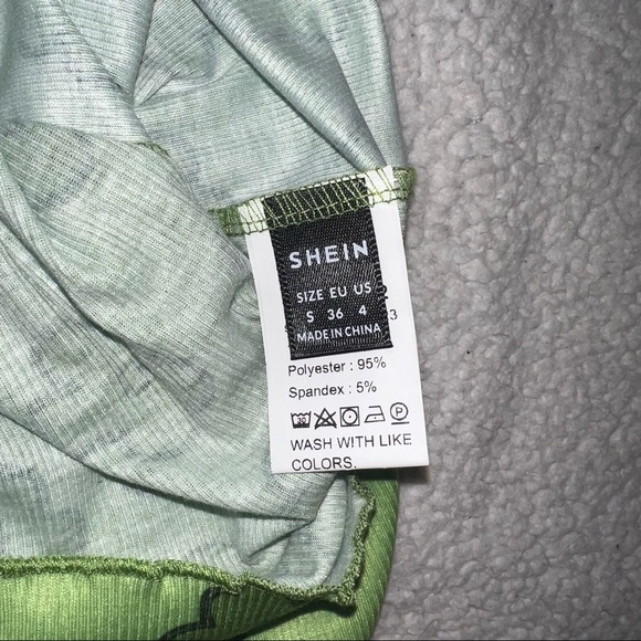 GREEN FLORAL 70’s STYLE FLOWER POWER PATTERN Scalloped Mini Dress NWOT - Picture 3 of 3